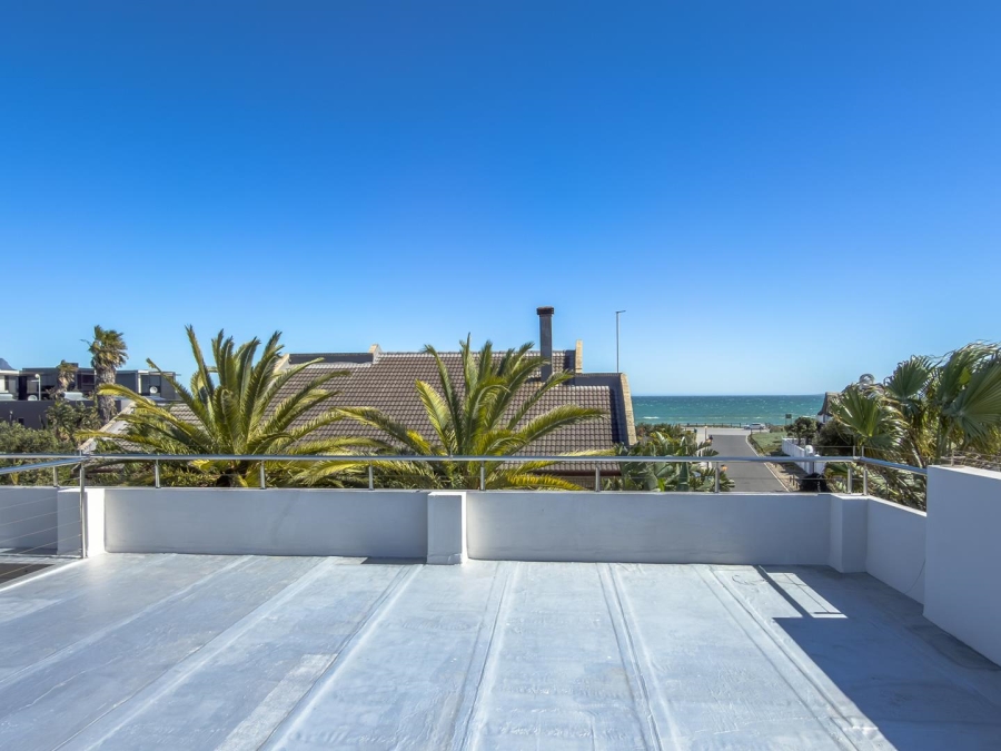 5 Bedroom Property for Sale in Sunset Beach Western Cape